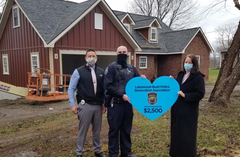 CHPC and LBPBA in front of The Star Hospice House